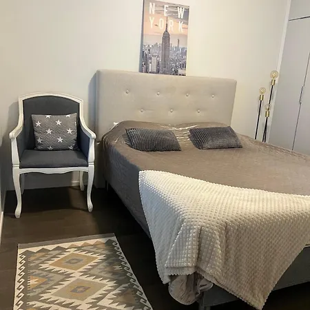 Stylish Spacious In Tuusula アパート
